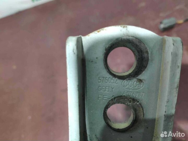 Петли передней правой двери Geely Emgrand EC7