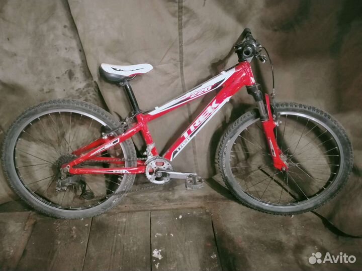 Trek MT220 24