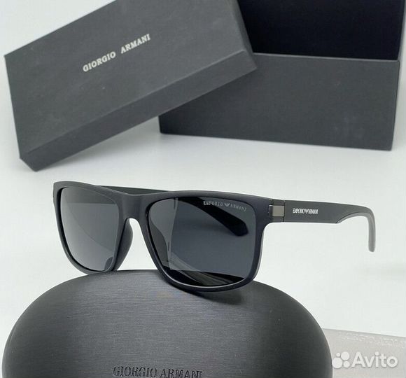 Солнцезащитные очки Emporio Armani