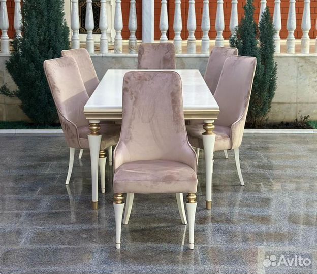 Стол и стулья