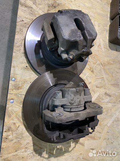 Передние тормоза BMW E60 суппорта и диски