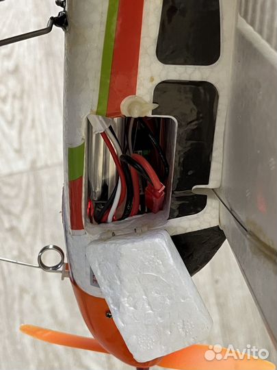 Радиоуправляемый самолет