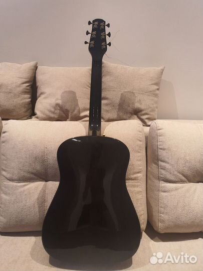 Акустическая гитара