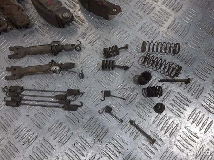 Механизм стояночного тормоза Renault Duster F4R