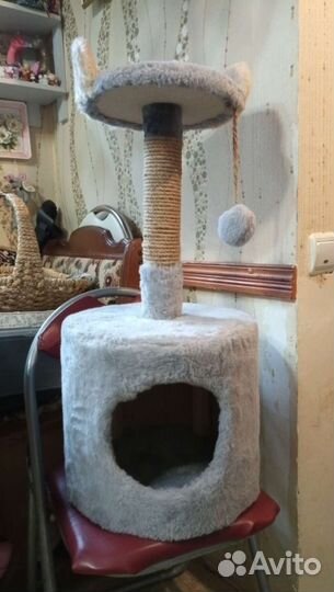 Домик для кошек с когтеточками и лежанками новый