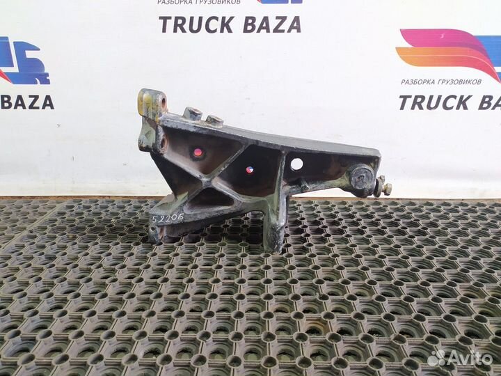 Кронштейн переднего бампера правый Scania 5-series