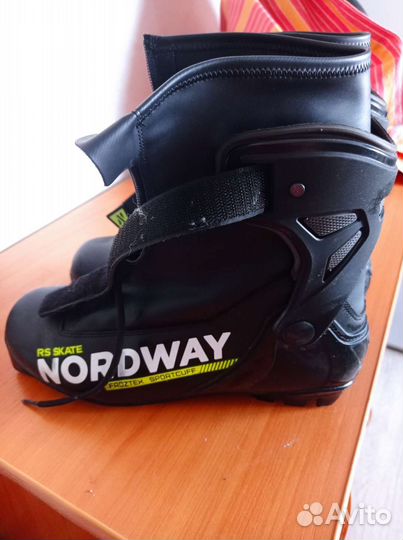 Лыжные ботинки