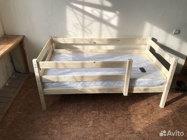 Детская кровать из массива сосны