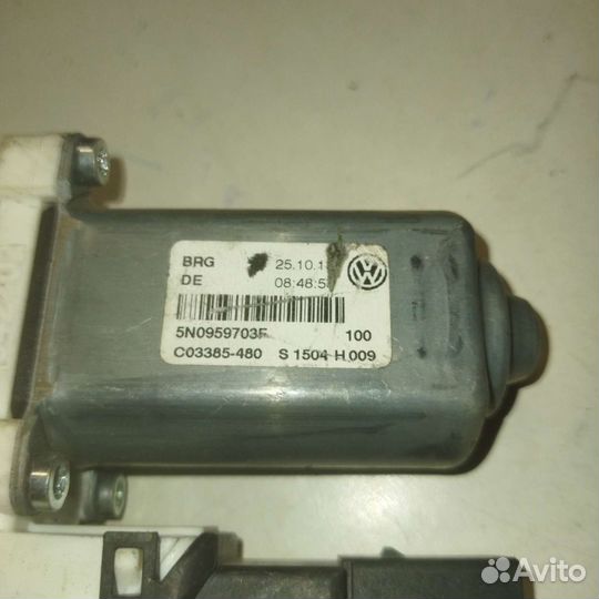 Моторчик задний левый VW Tiguan