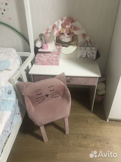 Детский туалетный столик