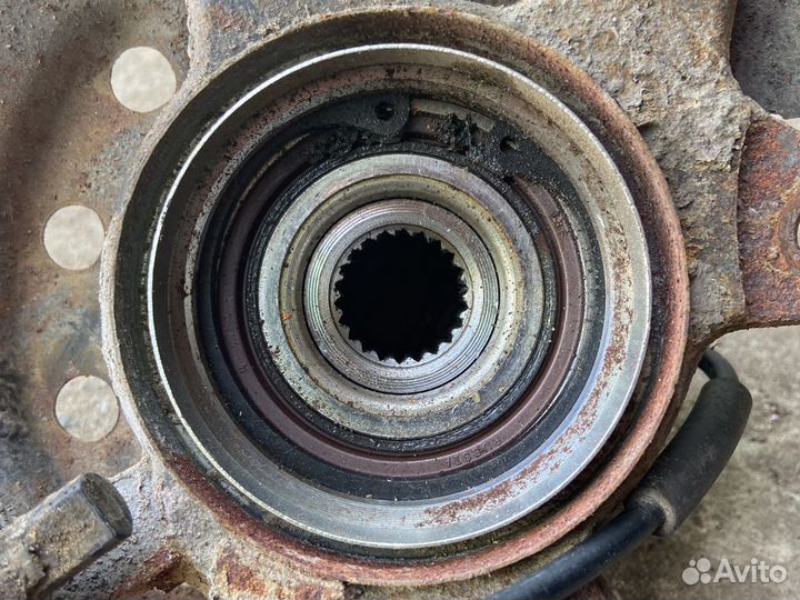 Правый поворотный кулак Лада Приора