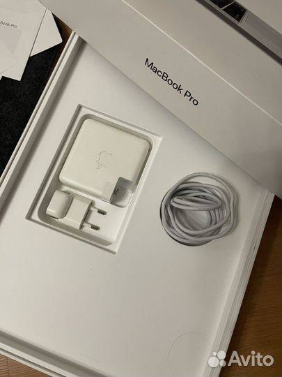 Macbook pro 15 2016 touch bar 256gb