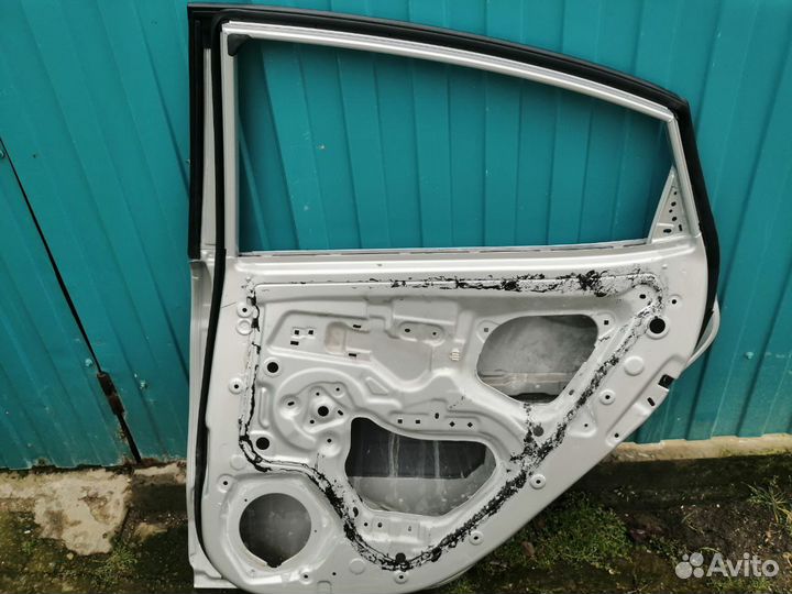 Дверь задняя правая kia rio 3