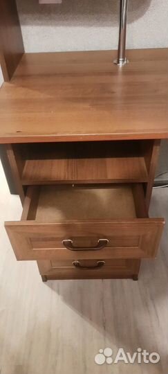 Письменный стол (компьютерный) с надстройкой