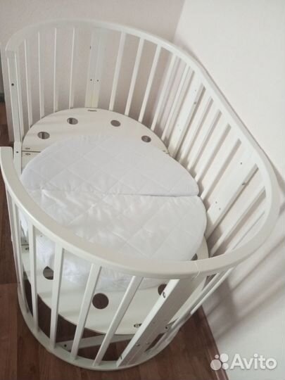 Детская кроватка круглая овальная с маятником