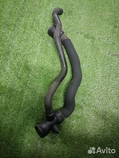 Патрубок охлаждения (радиатора) 8E0121049L Audi A4