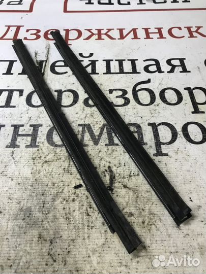 Накладка стекла Nissan Pathfinder