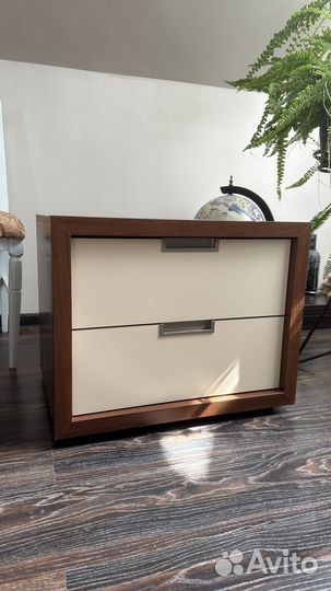 Тумба прикроватная