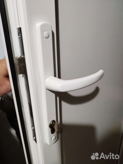 Дверь пластиковая новая