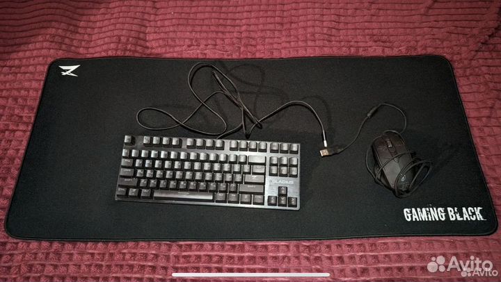 Игровая механическая клавиатура коврик мышь