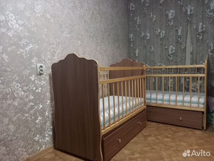 Детская кроватка с матрасиком