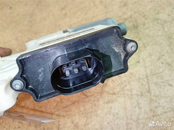 Моторчик стеклоподъемника двери передней правой B