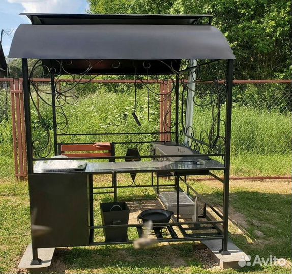 Мангал с крышей
