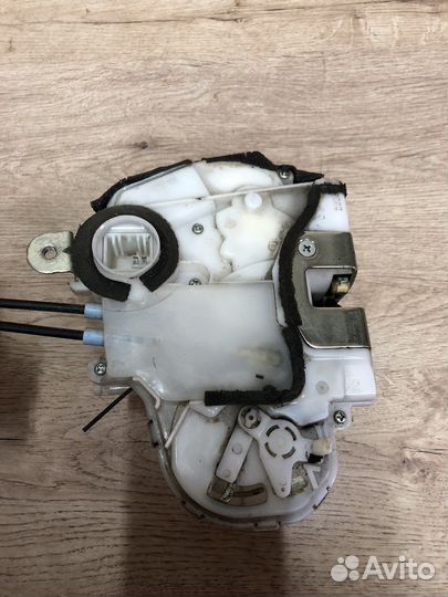 Замок двери Honda Civic 4d