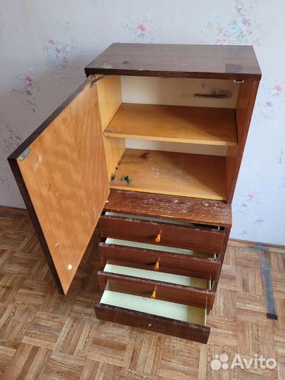Старая тумбочка