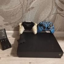 Xbox one x 2 геймпада 1tb