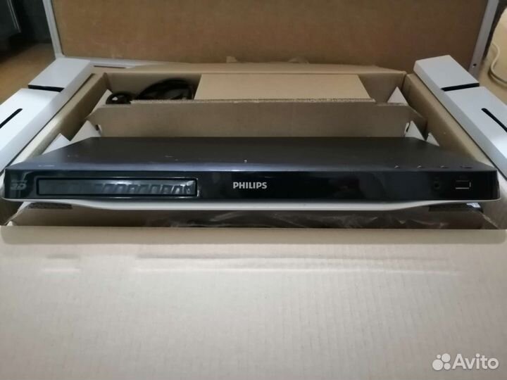 Продам 3d blu-ray-плеер philips BDP5500S/51