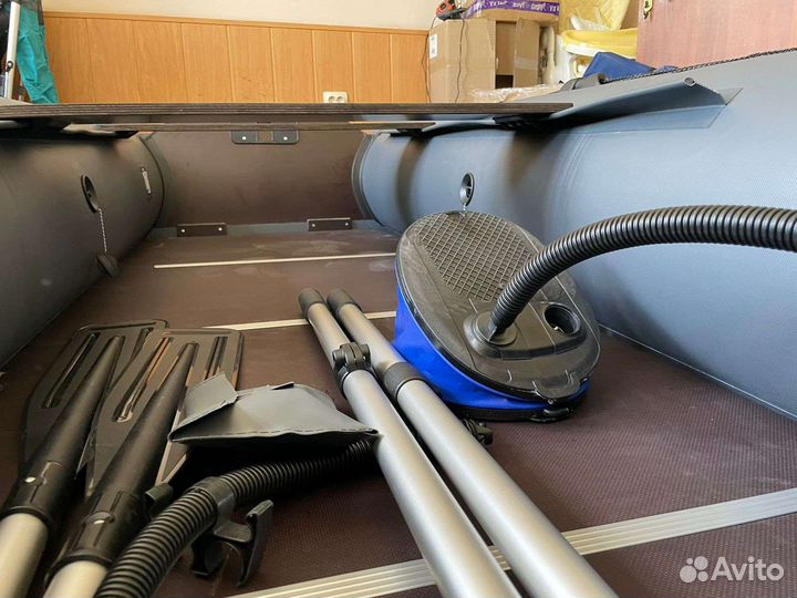 Надувная лодка Hunterboat Хантер 320 Л серый