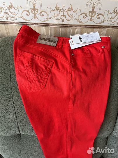 Женские бриджи красного цвета