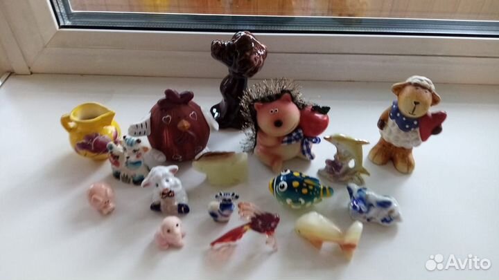 Статуэтки, фигурки, копилка, подсвечники