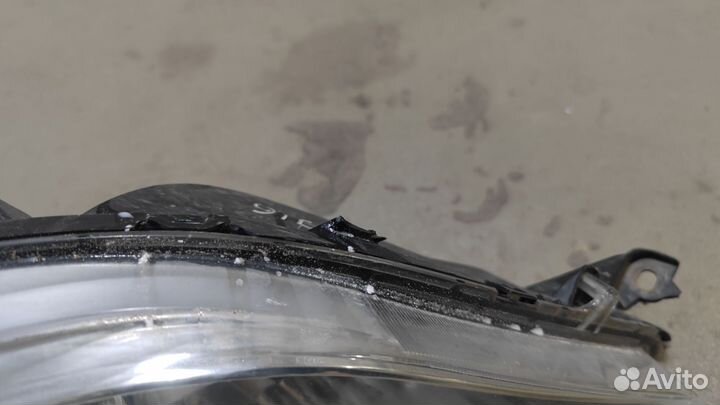 Правая фара Toyota sienna 3