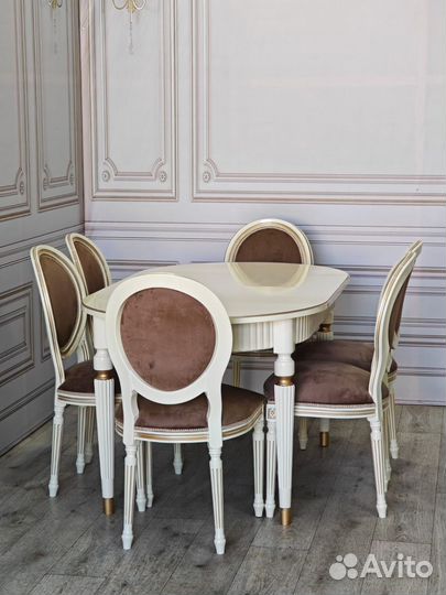 Кухонный стол и стулья