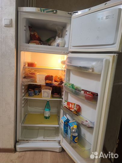 Холодильник Indesit в рабочем состоянии
