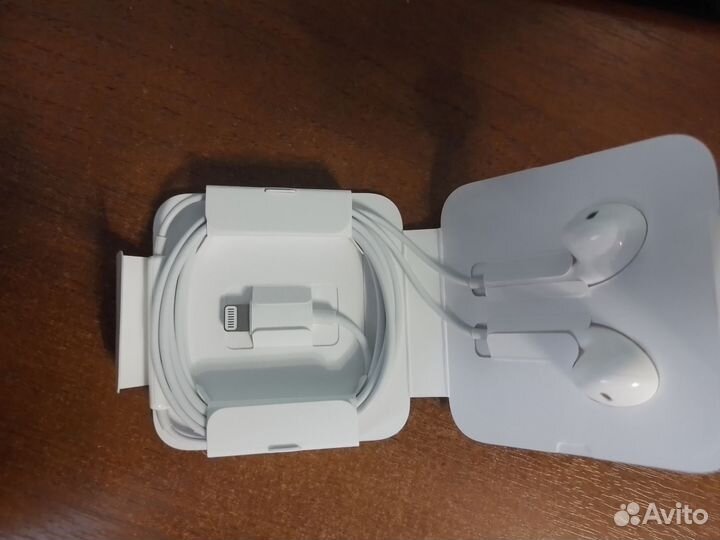 Проводные наушники iPhone