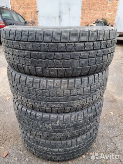 Dunlop Winter Maxx 215/65 R16 98T