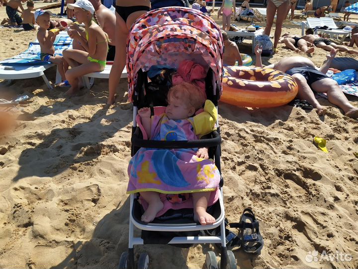 Прогулочная коляска для девочки