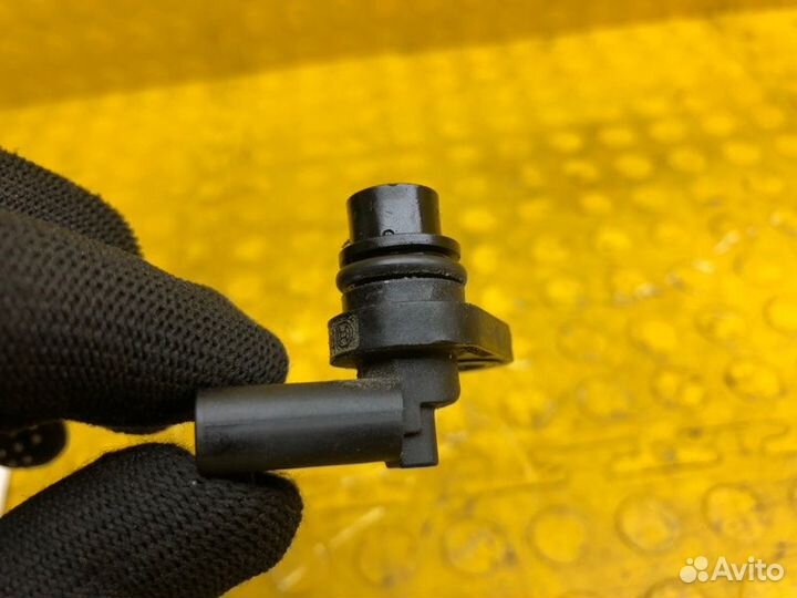 Датчик положения коленчатого вала Mercedes-Benz