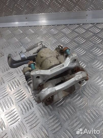 Суппорт задний правый Mazda 3 BM