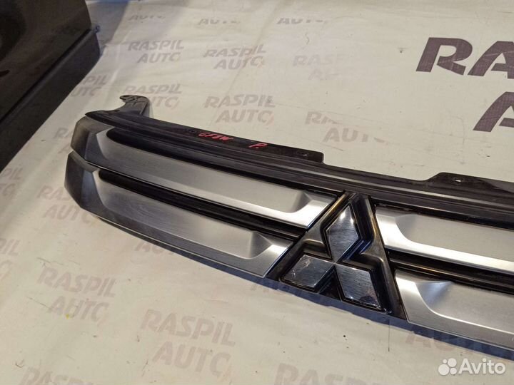 Решетка радиатора Mitsubishi Outlander 3