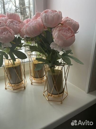 Искусственные цветы пионы в вазах