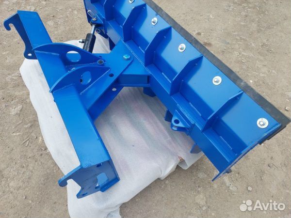 Поворотный гидравлический отвал на кун 2,5 м