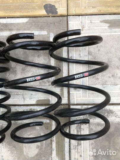 Японские пружины RS*R с занижением на короллу 150