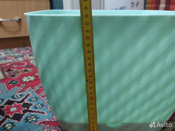 Большой цветочный горшок