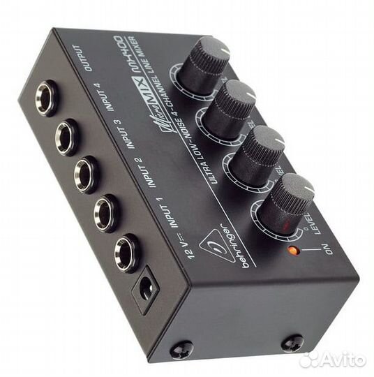 Микшерный пульт Behringer MX400