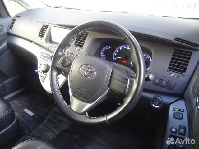 Toyota Isis 1.8 CVT, 2016, 34 000 км