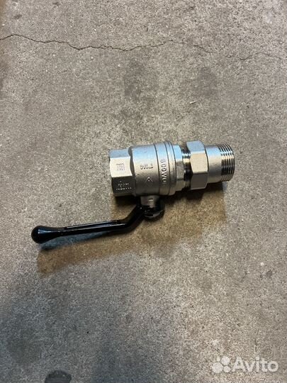 Кран с американкой 32 bugatti